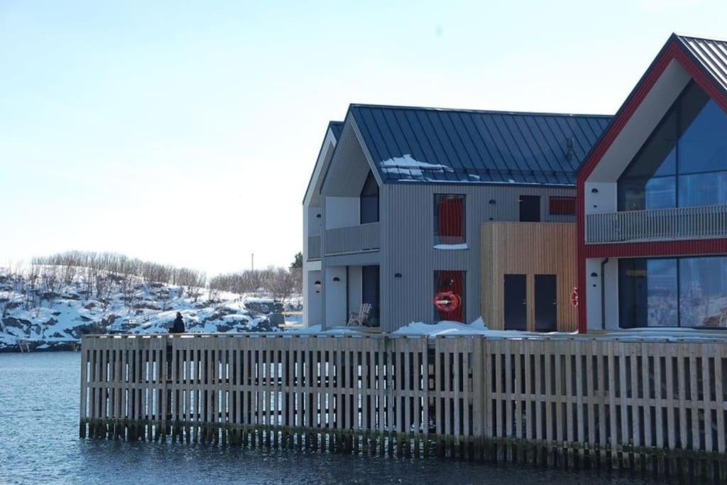 Seafront Apartment Henningsvær Buitenkant foto