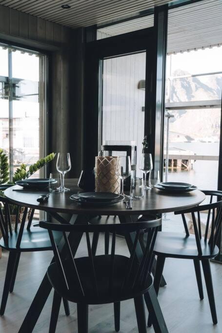 Seafront Apartment Henningsvær Buitenkant foto