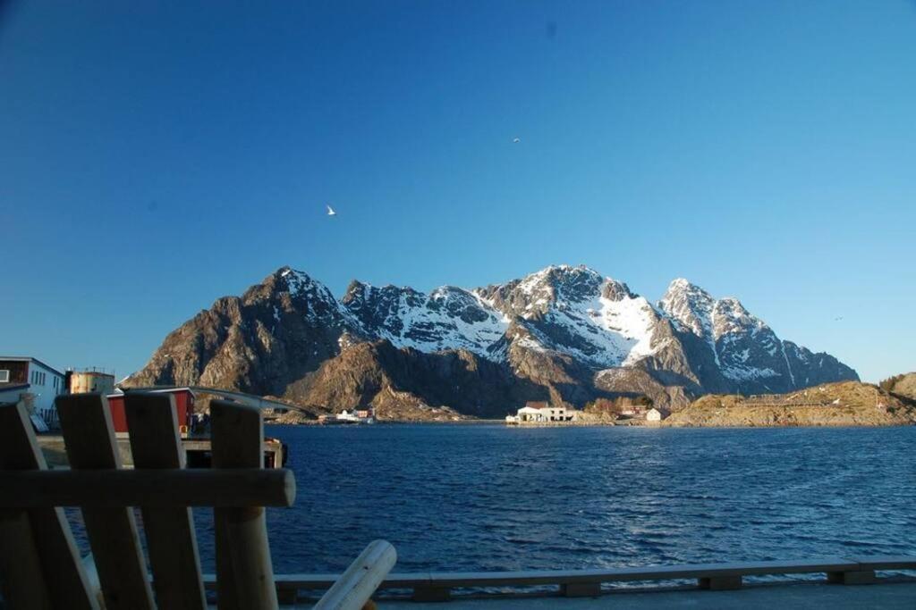 Seafront Apartment Henningsvær Buitenkant foto