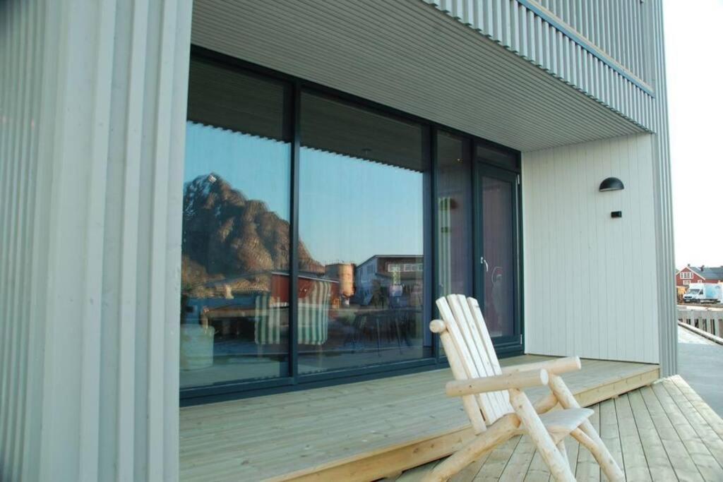 Seafront Apartment Henningsvær Buitenkant foto