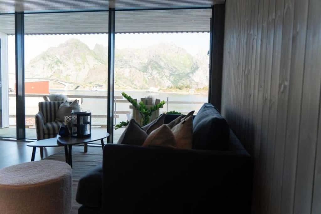 Seafront Apartment Henningsvær Buitenkant foto