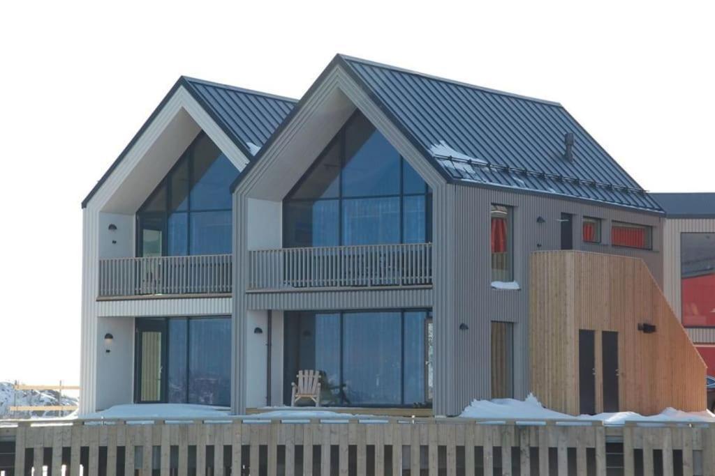 Seafront Apartment Henningsvær Buitenkant foto