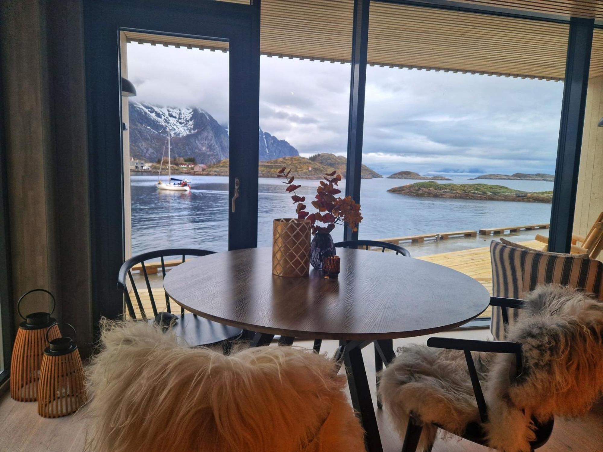 Seafront Apartment Henningsvær Buitenkant foto