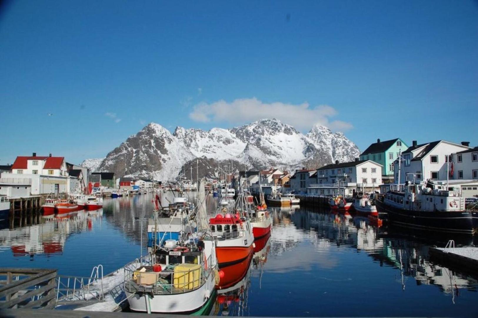 Seafront Apartment Henningsvær Buitenkant foto