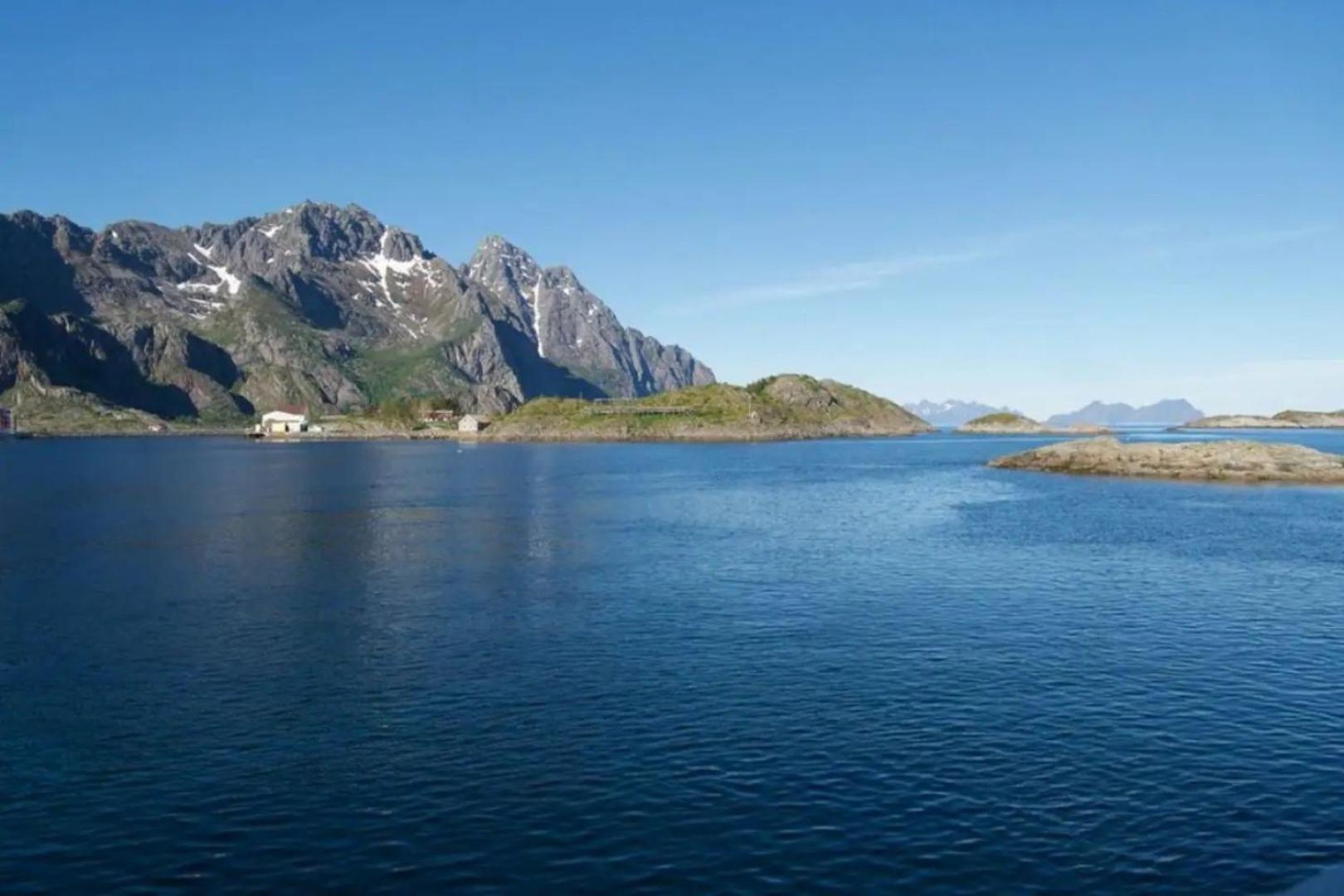 Seafront Apartment Henningsvær Buitenkant foto