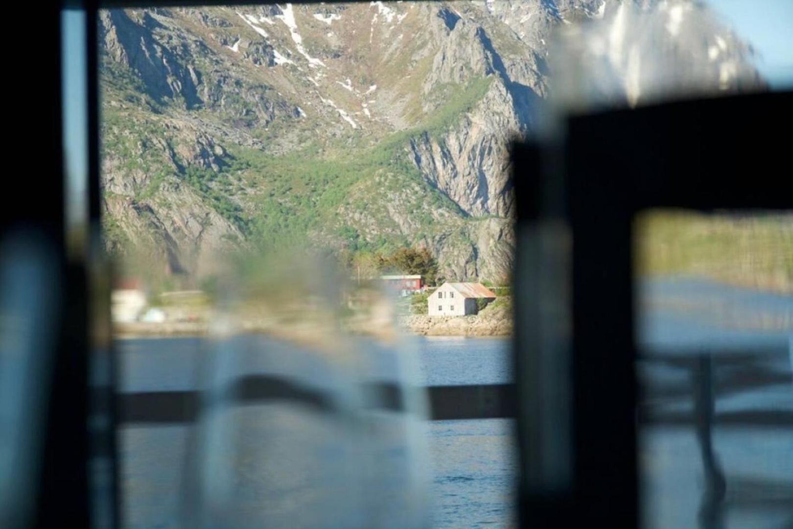 Seafront Apartment Henningsvær Buitenkant foto