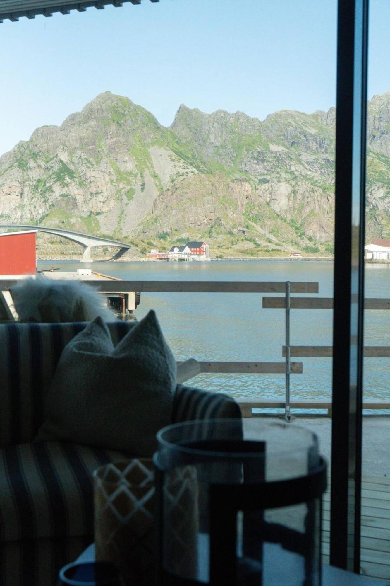 Seafront Apartment Henningsvær Buitenkant foto